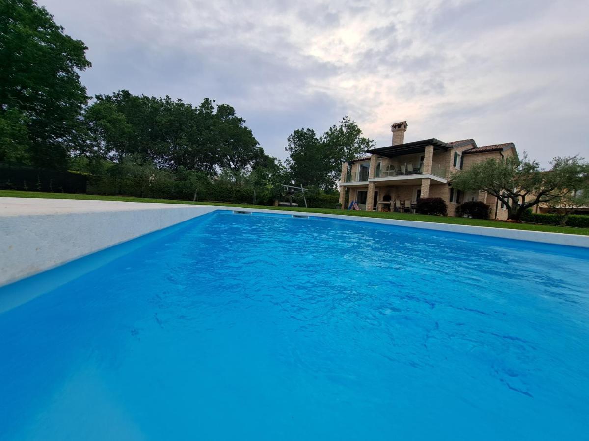 Apartments Villa Sotlar With Pool Umag Eksteriør bilde