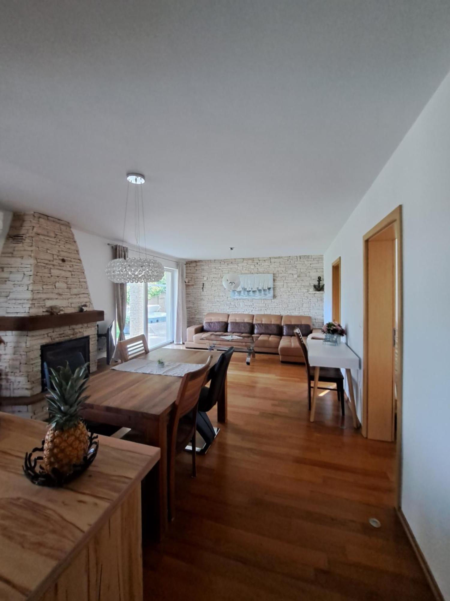 Apartments Villa Sotlar With Pool Umag Eksteriør bilde